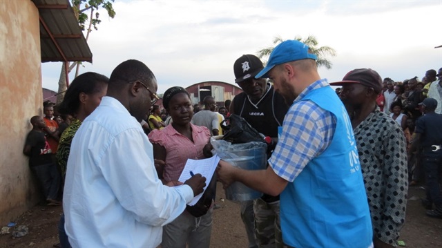 UNHCR staff at Mussungue reception centre, north-west Angola, distribute food supplies including maize, rice, beans, oil, salt and sardines to Congolese refugees who fled an eruption of violence in Kasai region.
