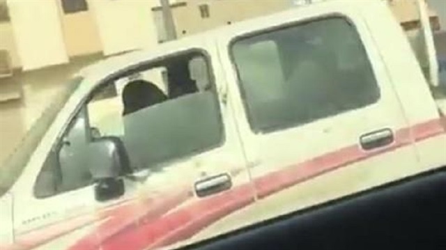سيدة تقود سيارة في السعودية.. والمرور يضبطها