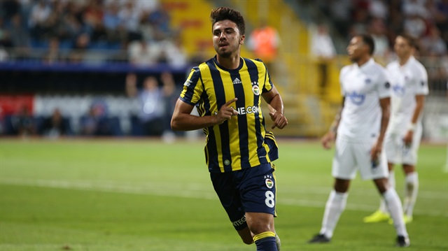 Fenerbahçeli futbolcu Ozan Tufan, Rizespor maçında sağ bekte görev aldı. 