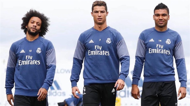 Cristiano Ronaldo takım arkadaşlarıyla.
