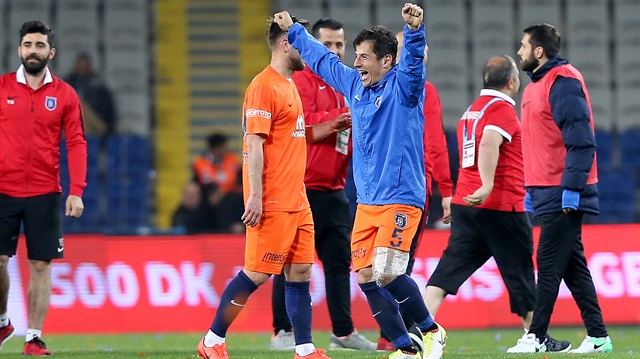 Başakşehir, lider Beşiktaş'ı 3-1 yenerek, ligde şampiyonluk yaşamış 5 takımı da aynı sezonda mağlup eden tarihteki 2. takım oldu.
