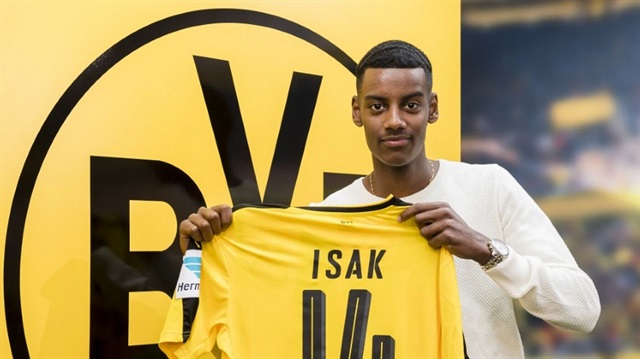 Isak iki kez formasını giydiği İsveç Milli Takımı'nda bir kez gol sevinci yaşamıştı.