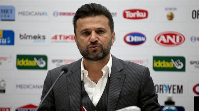 Fenerbahçe Başkanı Aziz Yıldırım'ın Bülent Uygun'u takımın başına getirebileceği öne sürüldü.