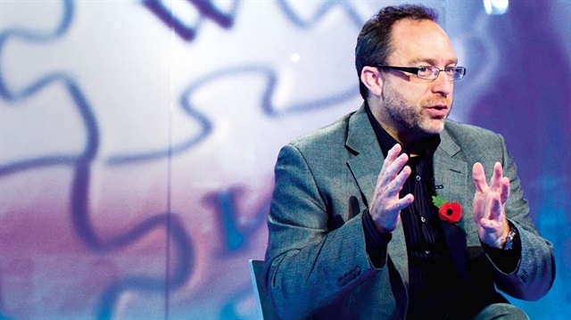 Jimmy Wales, internet ansiklopedisi olarak tanımladığı Wikipedia'yı 2001 yılında kurdu.