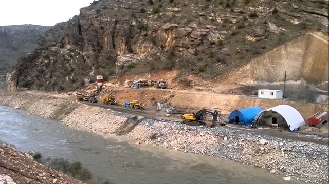 Türkiye genelinde su potansiyelini inşa ettiği baraj, gölet, içmesuyu, sulama ve taşkın koruma tesisleri vasıtasıyla vatandaşların sosyo-ekonomik yapısını geliştirmek için kullanan Orman ve Su İşleri Bakanlığı, bu doğrultuda Diyarbakır’da da yatırımlarını hız kesmeden devam ettiriyor. 