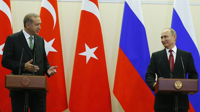 Cumhurbaşkanı Recep Tayyip Erdoğan, Rusya Devlet Başkanı Vladimir Putin ile Soçi'de bir araya geldi. Erdoğan ve Putin, görüşmenin ardından ortak basın toplantısı düzenledi.
