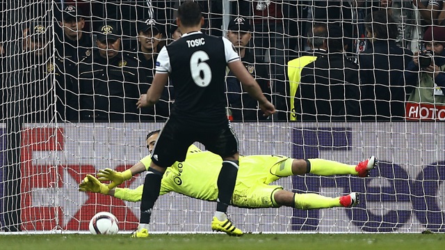 UEFA, penaltı atışlarında ilk penaltıyı atan takımların avantajını kırmak için değişikliğe gitme kararı aldı. 