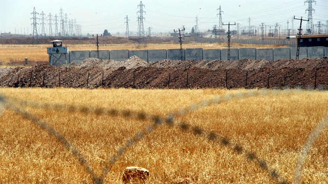 ARŞİV: Suriye sınır hattına TSK'nın aldığı güvenlik önlemleri had safhada.