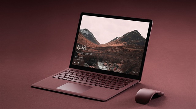 Harika görünüyor: Windows 10 S yüklü Microsoft Surface tanıtıldı