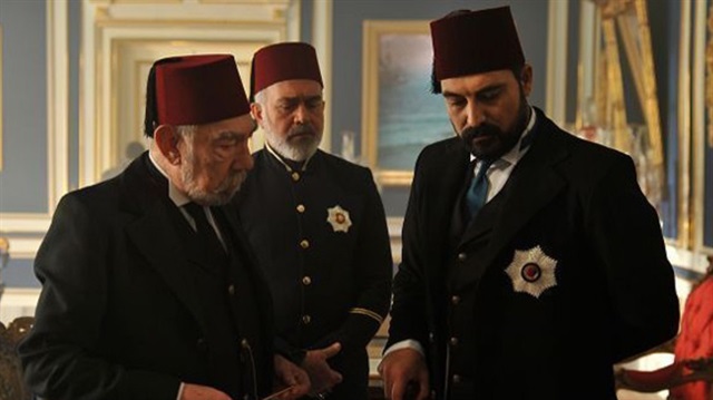 "Payitaht Abdülhamid" dizisi oyuncuları Sakarya Üni̇versi̇tesi (SAÜ) öğrencileriyle buluştu.