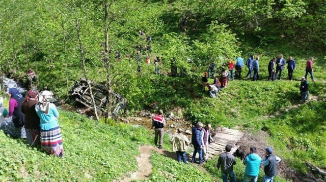 Trabzon’un Araklı ilçesinde meydana gelen kazada 4 kişi hayatını kaybetti, 3 kişi yaralandı.
​