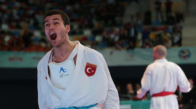 Burak Uygur 67 kiloda Rus rakibini mağlup ederek altın madalyanın sahibi oldu. 