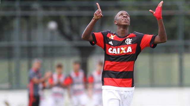 Vinicius Brezilya 17 Yaş Altı Milli Takımı formasıyla çıktığı 22 maçta 19 gole imzasını attı.
