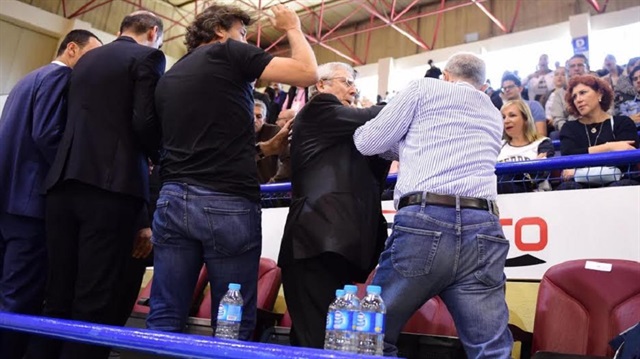 Aziz Yıldırım'ın Işık Eyigüngör'le yaşadığı arbede anlarının yeni fotoğrafları ortaya çıktı.