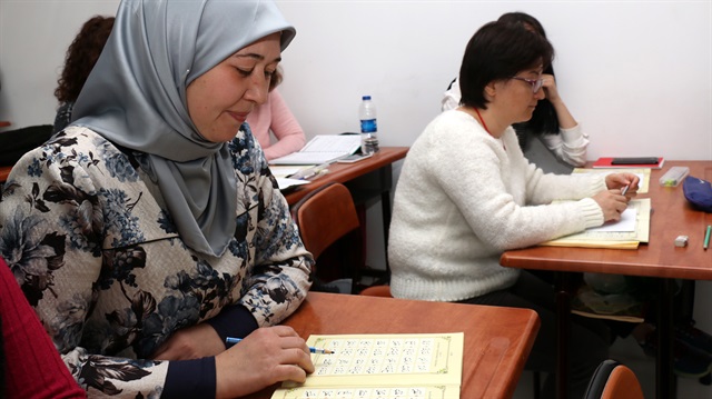 روسية انشرح قلبها للإسلام وتعلمت قراءة القرآن في تركيا