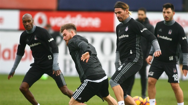 Ömer Şişmanoğlu'nun sezon sonunda Beşiktaş'la olan sözleşmesi sona eriyor.