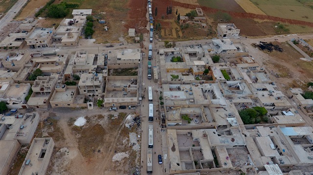 Suriye'nin El-Vaer bölgesinde yaşayan siviller, Fırat Kalkanı ile teröristlerden temizlenen bölgelere tahliye ediliyor. 