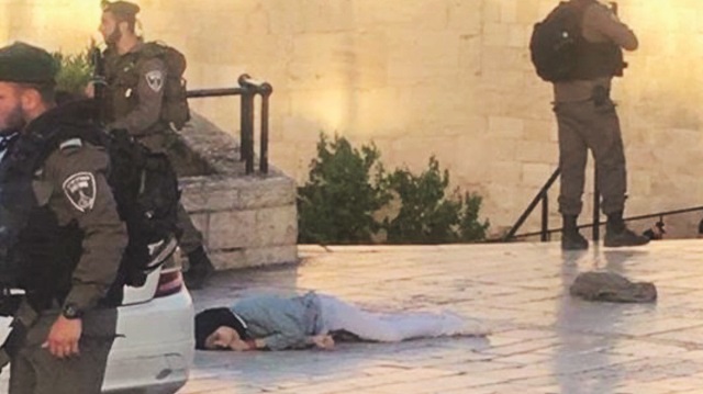 İsrail, Mescid-i Aksa’ya açılan Şam Kapısı’nda ‘bıçak 
taşıyor’ diye 16 yaşındaki Fatıma Afif’e kurşun yağdırdı. 
