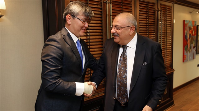 Başbakan Yardımcısı Tuğrul Türkeş, Kazakistan'ın Ankara Büyükelçisi Abzal Saparbekuli'yi kabul etti.