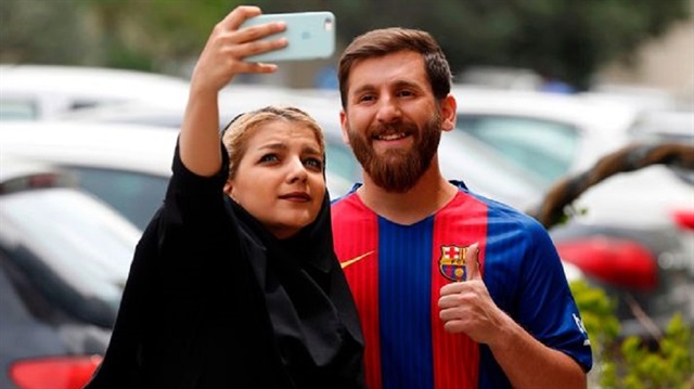 Reza, Messi'ye benzerliğiyle İran'da büyük ilgi gördü.