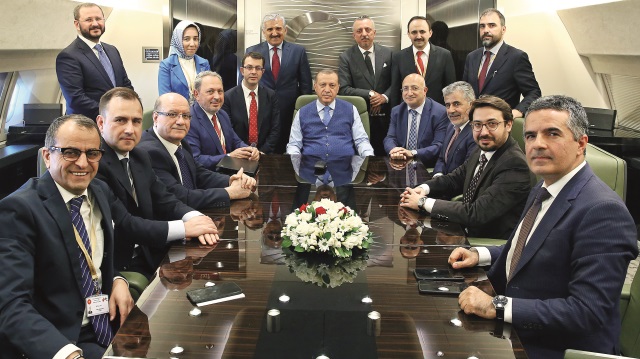 Cumhurbaşkanı Erdoğan, Kuveyt dönüşü gazetecilere açıklamalarda bulundu.