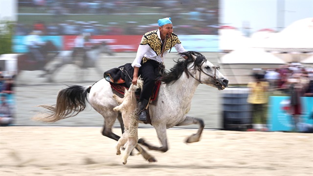 Festivalin ikinci günü Atlı Akrobasi ile başladı.