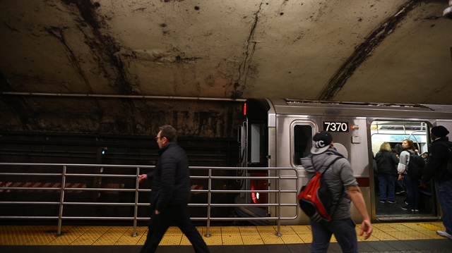New York metrosu, altyapı eksikliği, kirlilik, bakımsızlık ve fare sorunuyla boğuşuyor.