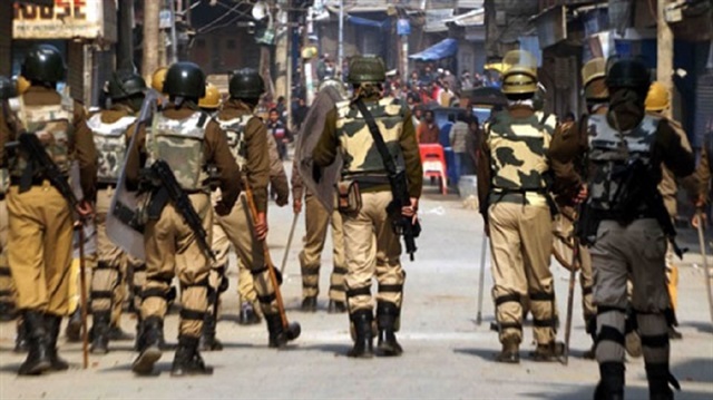 Hindistan'ın işgal altında tuttuğu Cammu Keşmir bölgesinde çıkan çatışmada 2 kişi öldü.