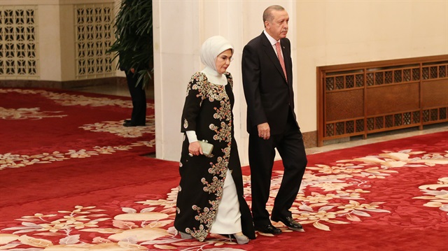 Çin’e resmi ziyaret düzenleyen Cumhurbaşkanı Recep Tayyip Erdoğan, Pekin’de “Binyıllık Yol” adlı özel galaya katıldı.
