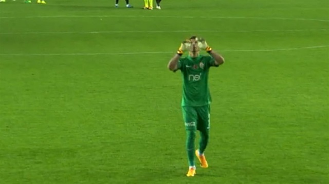 Galatasaray'ın Uruguaylı kalecisi Fernando Muslera, sarı kırmızılılardaki 6. sezonunda ilk kez kısa kollu forma giydi.