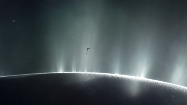 ​Satürn'ün halkalarına düşen gölgesi kısalıyor