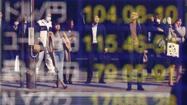 People are reflected in a display showing the current exchange rate between U.S. dollar and Japanese Yen outside a brokerage in Tokyo, Japan, November 7, 2016.