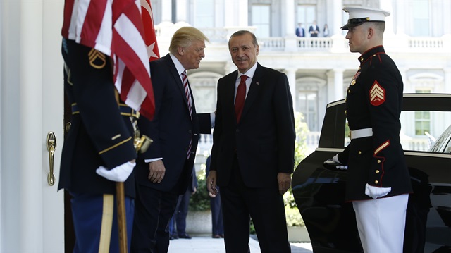 ABD Başkanı Trump, Cumhurbaşkanı Erdoğan'ı kapıda karşıladı.