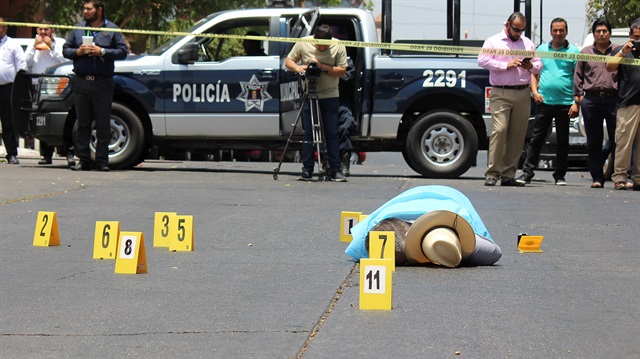 Meksikalı gazeteci Javier Valdez, çalıştığı gazetenin önünde öldürüldü. 