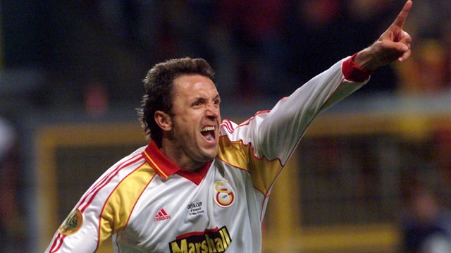 Galatasaray, Popescu'nun son penaltısıyla UEFA Kupası finalinde Arsenal'i mağlup etmiş ve kupanın sahibi olmuştu. 
