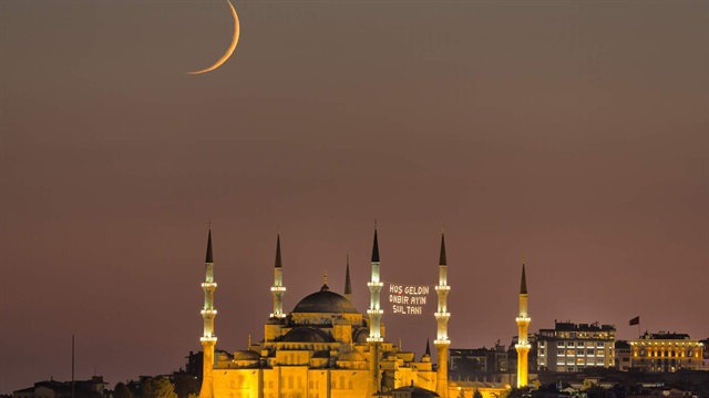 İstanbul iftar vakti ve imsak saatleri belli oldu. 