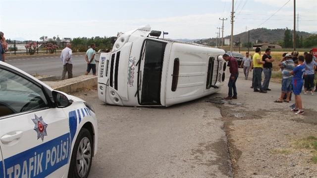 Muğla'nın Fethiye ilçesindeki kazada servis sürücüsü ile 4 ilkokul öğrencisi hafif yaralandı