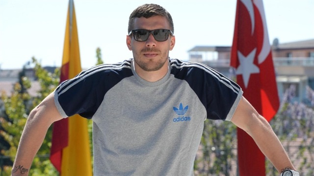 Galatasaray'ın Alman yıldızı Lukas Podolski, Volkan Demirel'le ilgili olarak yaptığı paylaşımla Fenerbahçelileri kızdırdı. 