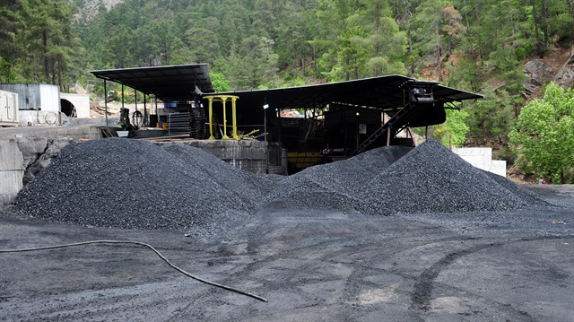 Antalya'nın Kemer ilçesinde maden kazasında 2 işçi hayatını kaybetti.