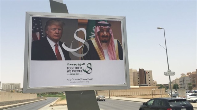 ABD Başkanı Donald Trump'ın Riyad ziyareti öncesi sokaklara afişler asıldı.