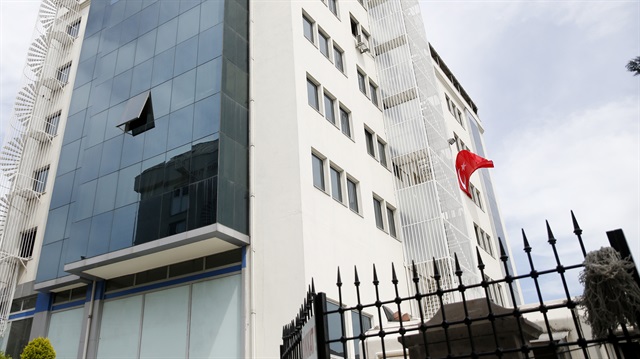 Sözcü gazetesinin sahibi Burak Akbay'ın da aralarında bulunduğu 4 kişi hakkında gözaltı kararı verildi. Gazetenin Halkalı'daki binası.