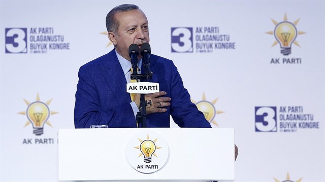 Erdoğan, bin 414 delegenin oyuyla AK Parti Genel Başkanlığı'na seçildi.
