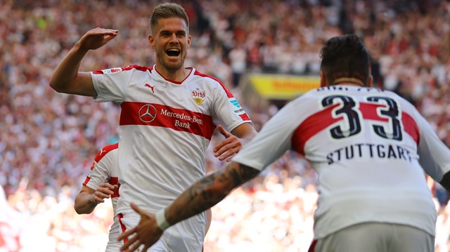 Stuttgart, Bundesliga 2'yi şampiyon olarak tamamlayarak bir üst lige yükseldi.