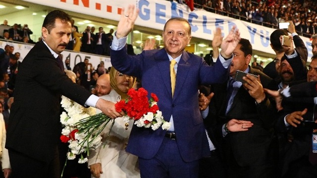 AK Partililer, Cumhurbaşkanı Erdoğan'ı büyük coşkuyla karşıladı. 