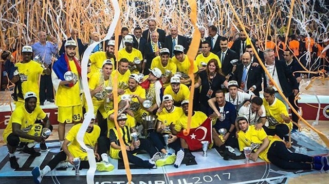 Euroleague şampiyonu Fenerbahçe'ye  futbol takımından tebrik mesajları geldi.