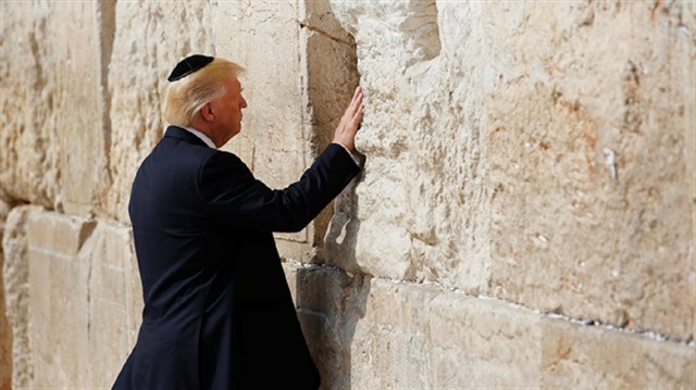 ABD Başkanı Trump, Ağlama Duvarı'ndayken.