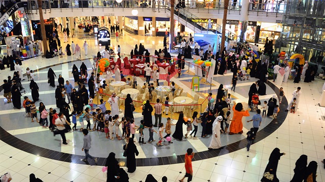 "البدلات والمزايا" تنعش جيوب السعوديين والأسواق قبل رمضان