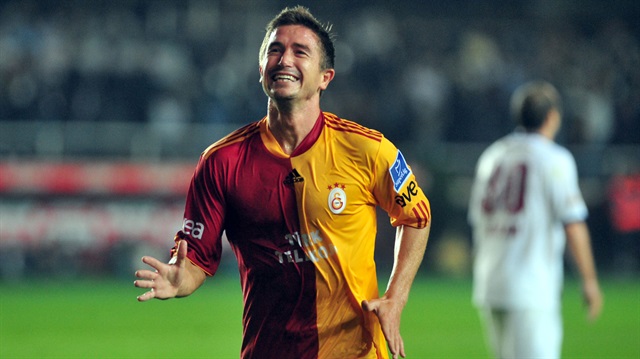 Galatasaray'ın eski futbolcularından Harry Kewell, Crawlwy Town'un teknik direktörlüğünü yapacak. 