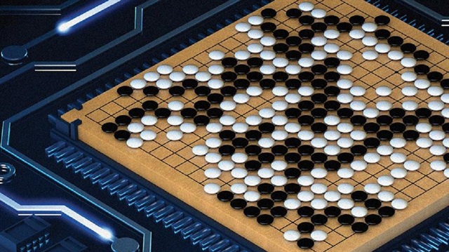 Go, iki oyuncu tarafından 181 siyah ve 180 beyaz taş ile 19x19 karenin bulunduğu bir tahtada oynanıyor. 