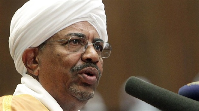 البشير يقول إن الجيش السوداني صادر مدرعات مصرية بحوزة مسلحين في دارفور